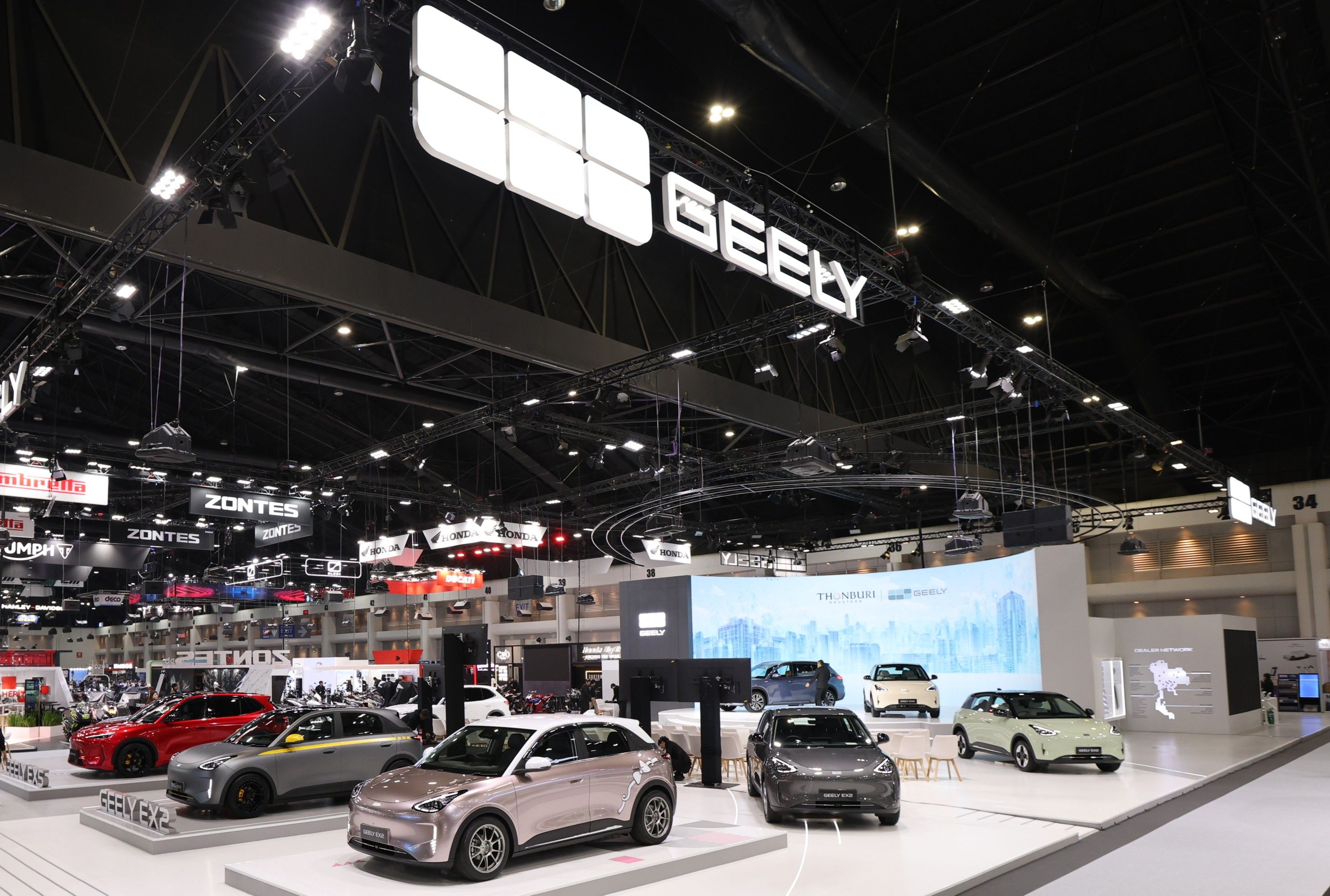 ธนบุรีนอยสเติร์น เดินหน้าชูนวัตกรรมยานยนต์อัจฉริยะ เปิดตัว GEELY EX2 ซิตี้คาร์เพื่อคนรุ่นใหม่ พร้อมเผยโฉม GEELY STARRAY EM-i  ครั้งแรกในไทย ณ งานมหกรรมยานยนต์ ครั้งที่ 42